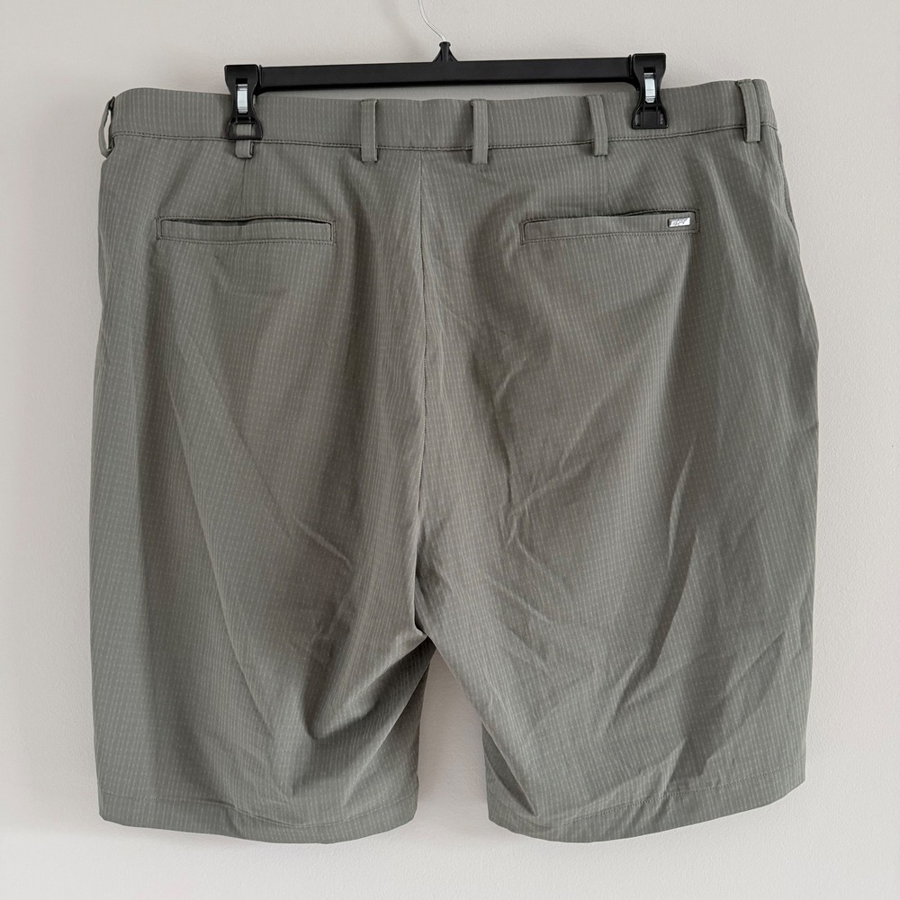 Greg Norman Mens Olive Green Micro Grid Performance Golf Shorts Size 40 - Picture 2 of 12
